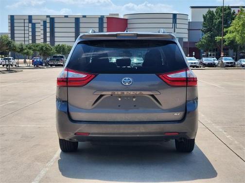 2019 Toyota Sienna XLE