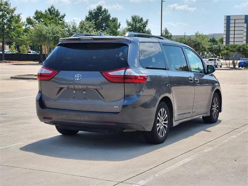 2019 Toyota Sienna XLE