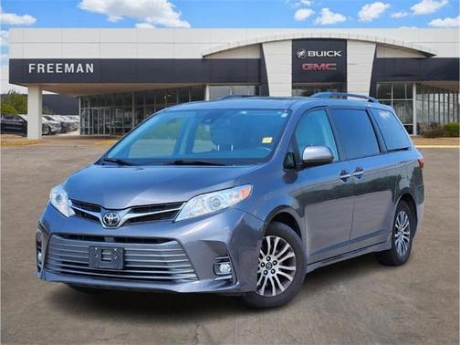2019 Toyota Sienna XLE