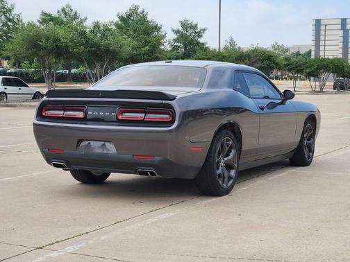 Granite Crystal Clearcoat Metallic 2017 Dodge Challenger SXT