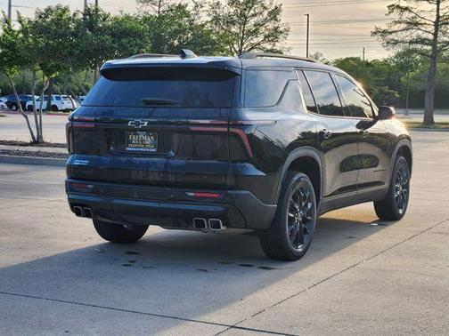 Mosaic Black Metallic 2025 Chevrolet Traverse LT