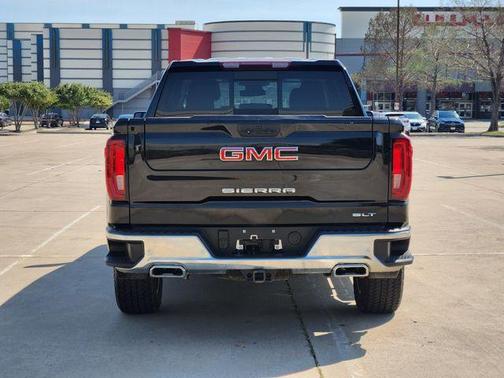 Onyx Black 2022 GMC Sierra 1500 SLT