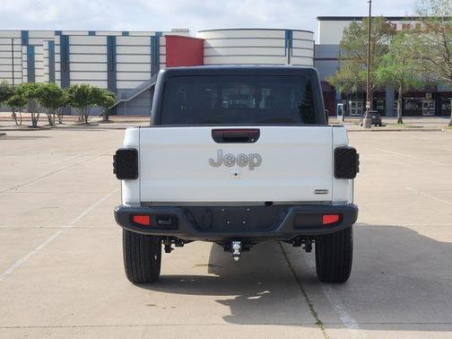 Bright White Clearcoat 2022 Jeep Gladiator Overland