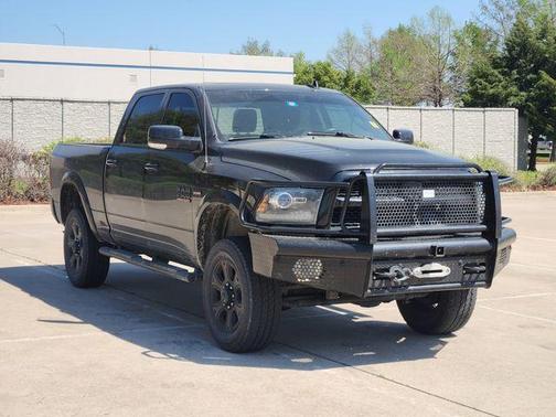 Brilliant Black Crystal Pearlcoat 2016 RAM 2500 Laramie