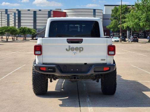 Bright White Clearcoat 2023 Jeep Gladiator Overland