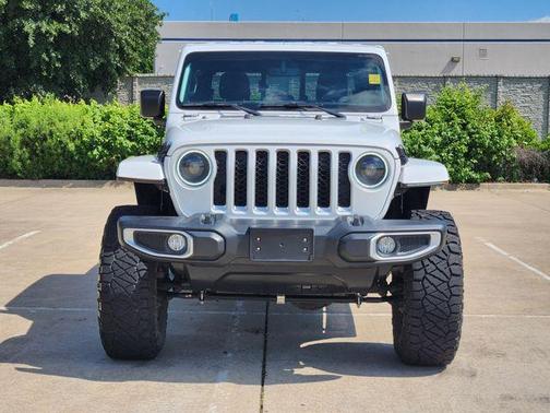 Bright White Clearcoat 2023 Jeep Gladiator Overland