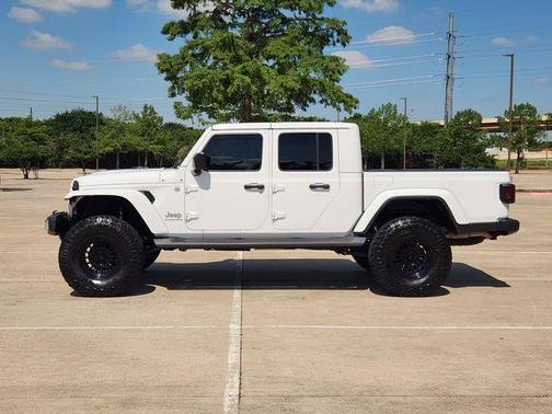 Bright White Clearcoat 2023 Jeep Gladiator Overland