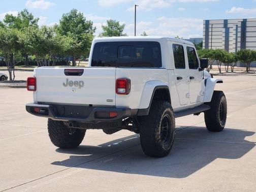 Bright White Clearcoat 2023 Jeep Gladiator Overland