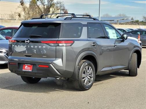 2025 Nissan Pathfinder SV