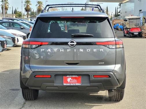 2025 Nissan Pathfinder SV