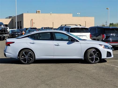 2025 Nissan Altima SR