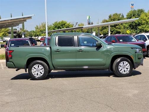 2022 Nissan Frontier SV