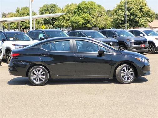 2023 Nissan Versa 1.6 SV