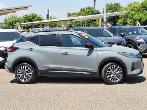 2024 Nissan Kicks SR