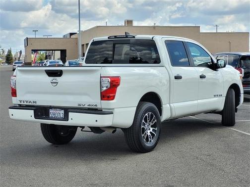 2022 Nissan Titan SV