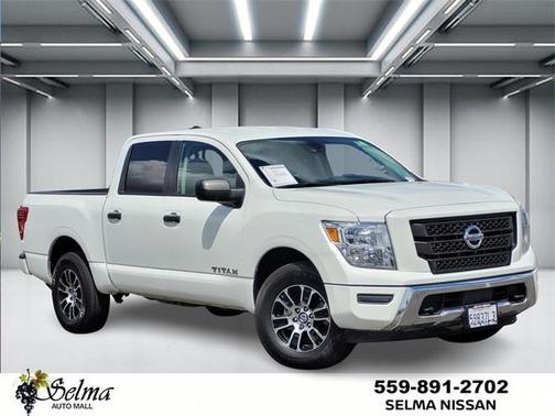 2022 Nissan Titan SV