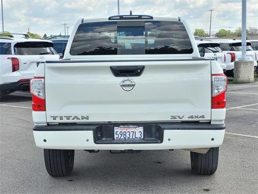 2022 Nissan Titan SV