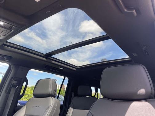 White Frost Tricoat 2022 GMC Yukon XL Denali
