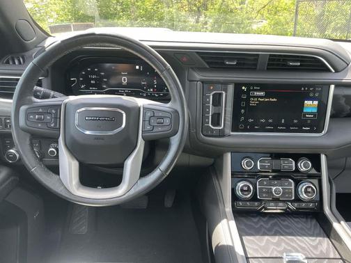 White Frost Tricoat 2022 GMC Yukon XL Denali