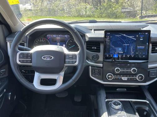 Star White Metallic Tri-Coat 2024 Ford Expedition Max XLT