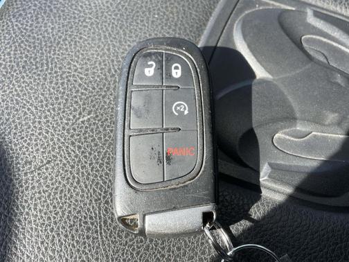 2017 RAM 2500 Laramie Crew Cab 4x4 6'4' Box