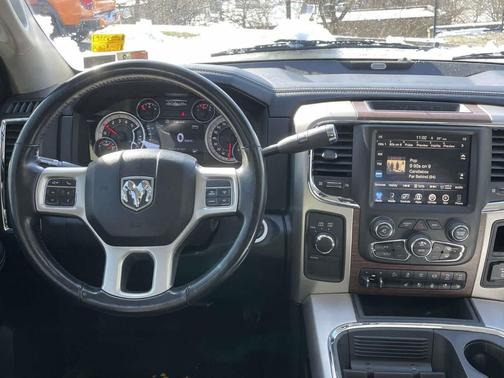 2017 RAM 2500 Laramie Crew Cab 4x4 6'4' Box