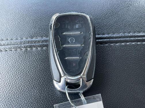 Silver Ice Metallic 2018 Chevrolet Malibu LT