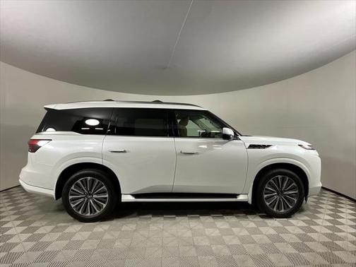 2025 INFINITI QX80 Luxe