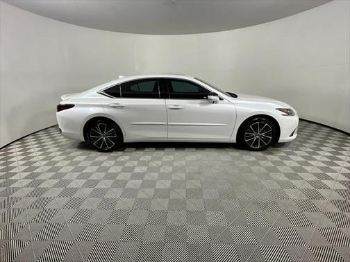2023 Lexus ES 300h Base