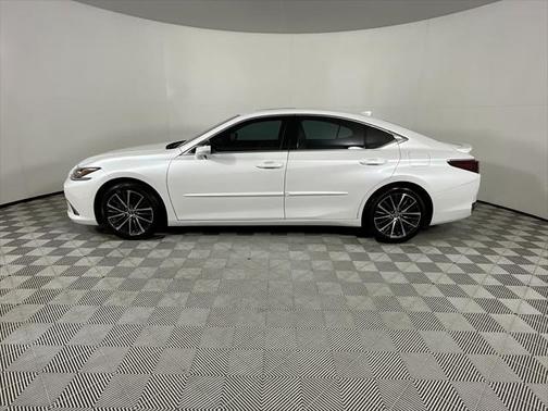 2023 Lexus ES 300h Base