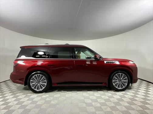 2025 INFINITI QX80 Luxe