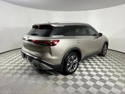 2022 INFINITI QX60 Luxe