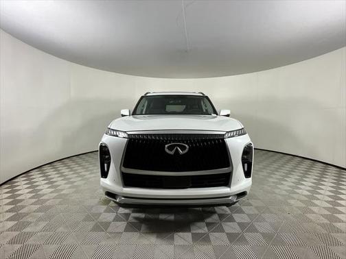 2025 INFINITI QX80 Luxe
