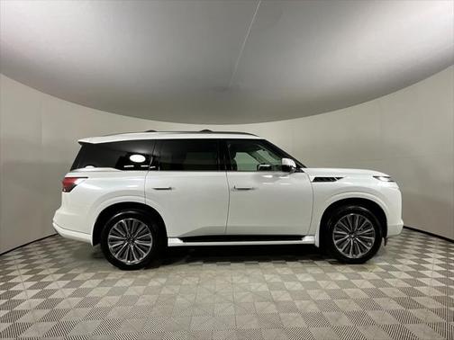 2025 INFINITI QX80 Luxe
