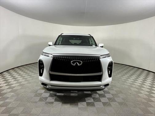 2025 INFINITI QX80 Luxe