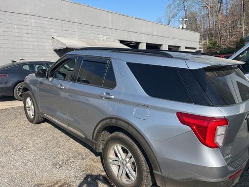 ICONIC SILVER METALLIC 2022 Ford Explorer XLT