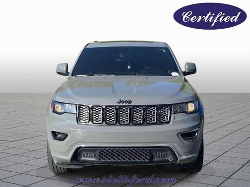 Sting Gray Clearcoat 2020 Jeep Grand Cherokee LAREDO
