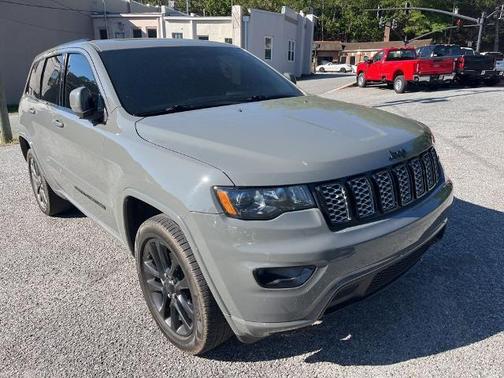 Sting Gray Clearcoat 2020 Jeep Grand Cherokee LAREDO