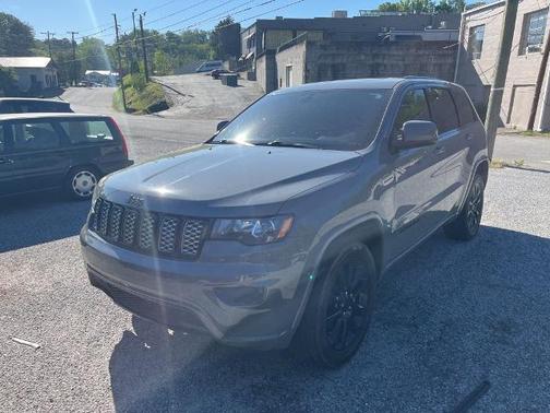 Sting Gray Clearcoat 2020 Jeep Grand Cherokee LAREDO
