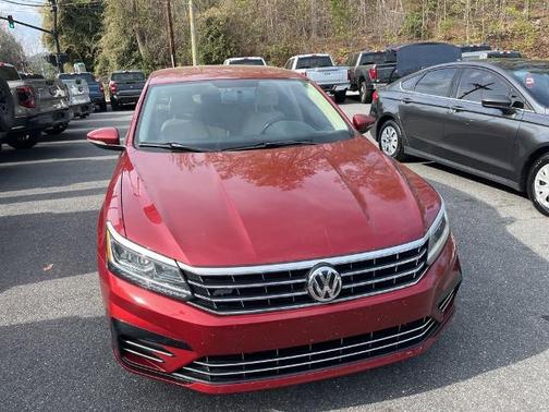 Fortana Red Metallic 2018 Volkswagen Passat 2.0T R-LINE