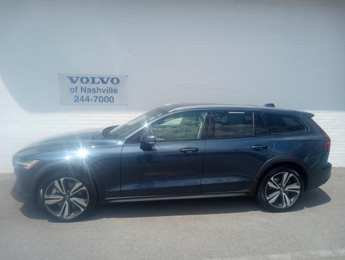 2024 Volvo V60 Cross Country B5 Plus