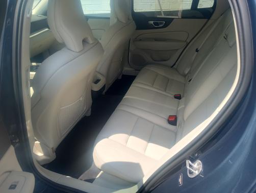 2024 Volvo V60 Cross Country B5 Plus