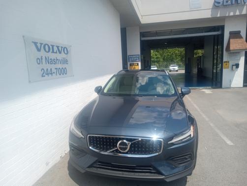 2024 Volvo V60 Cross Country B5 Plus