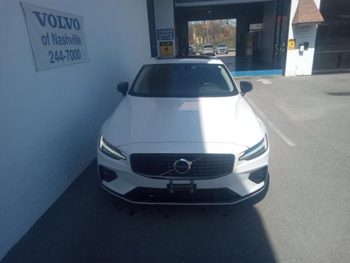 2022 Volvo S60 B5 AWD Momentum