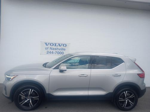 2025 Volvo XC40 B5 Core Bright Theme