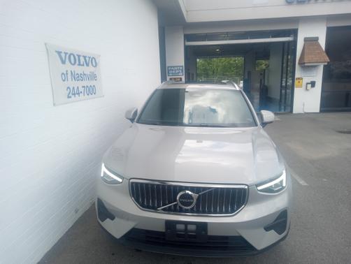 2025 Volvo XC40 B5 Core Bright Theme