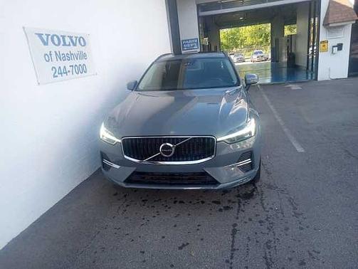 2022 Volvo XC60 B5 FWD Momentum