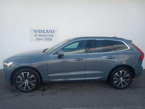 2022 Volvo XC60 B5 FWD Momentum