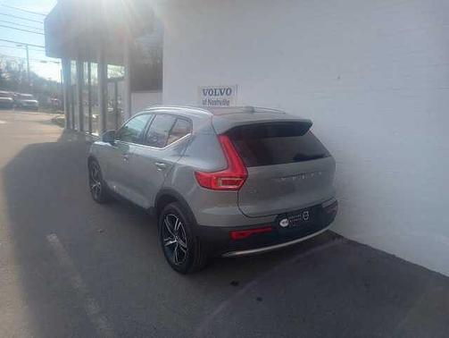 2025 Volvo XC40 Core