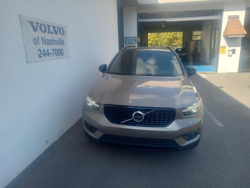2022 Volvo XC40 T5 AWD R-Design